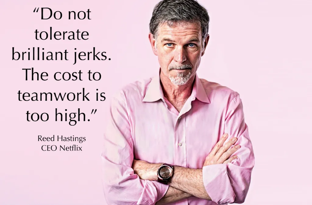 Netflix-CEO Reed Hastings met daarnaast zijn uitspraak: do not tolerate brilliant jerks, the cost to teamwork is too high